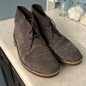 Clarks Bushacre II gray suede chukka boot